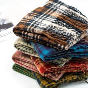 🧣 Sciarpa in Cachemire Sintetico – Eleganza con un Tocco di Frange! 🍂